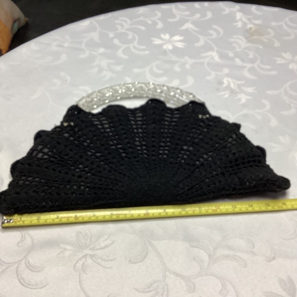 CROCHET BAG CLUTCH WITH LUCITE HANDLES. FABULOUS🖤🖤🖤🖤🖤 - Picture 5 of 14